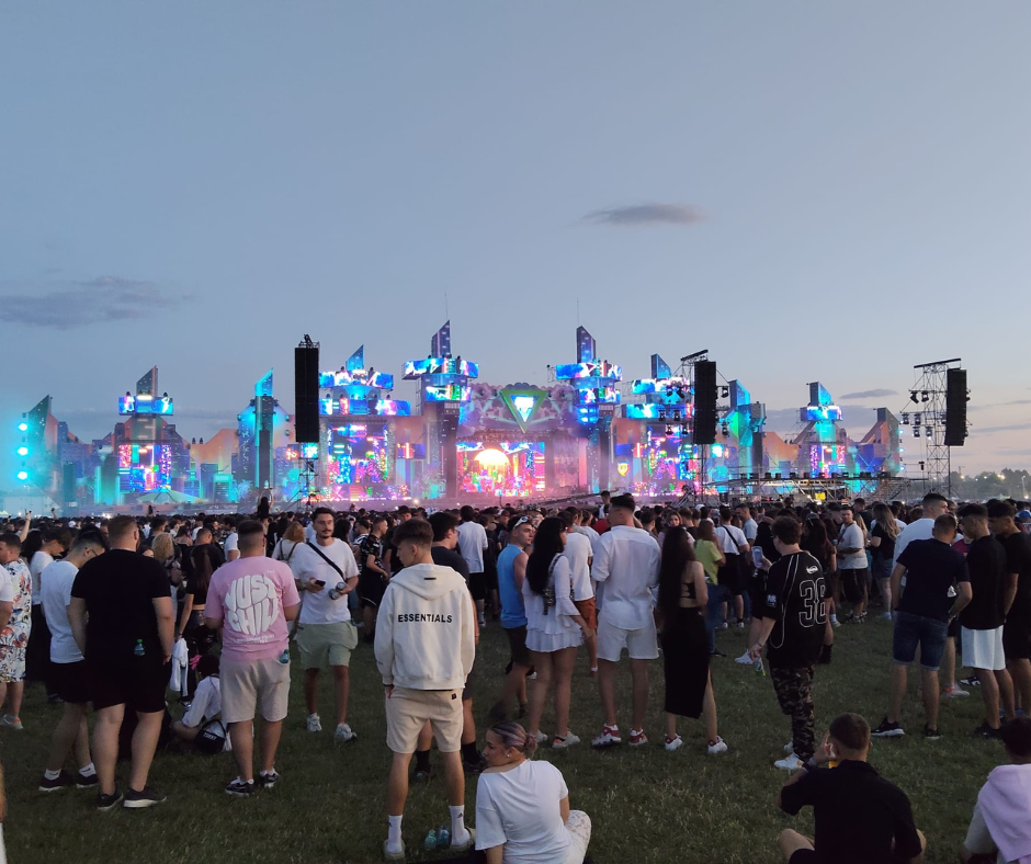 Festivalul Beach Please 2025 se desfășoară la Costinești, în perioada 9-13 iulie.