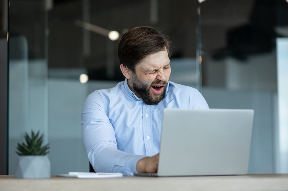 Stilul de viață sedentar este asociat cu o gamă largă de probleme de sănătate, de la boli cardiovasculare și diabet de tip 2, până la anumite tipuri de cancer, tulburări metabolice, hipertensiune, depresie și declin cognitiv. FOTO: Shutterstock