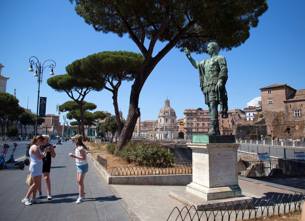 Statuia Împăratului Traian din Roma. Foto: Garry F McHarg / Shutterstock Editorial / Profimedia