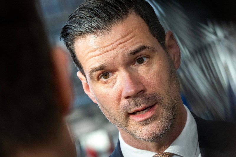 Un ministru suedez dezvăluie că fiul său adolescent are legături cu grupuri extremiste. „Mulți părinți nu au o imagine completă a ceea ce fac copiii lor pe internet”