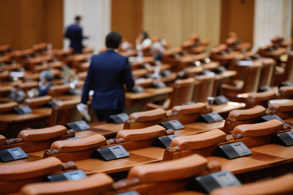 Scaune libere în Parlament. Foto: Mircea Moira / Shutterstock