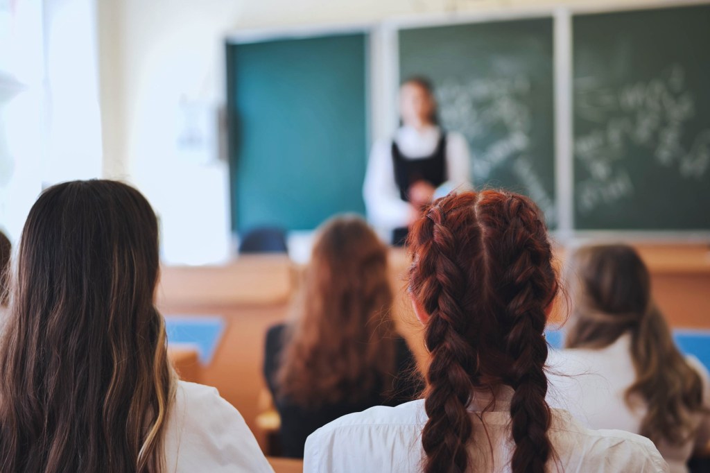 Elevi în timpul orelor. Foto: Shutterstock