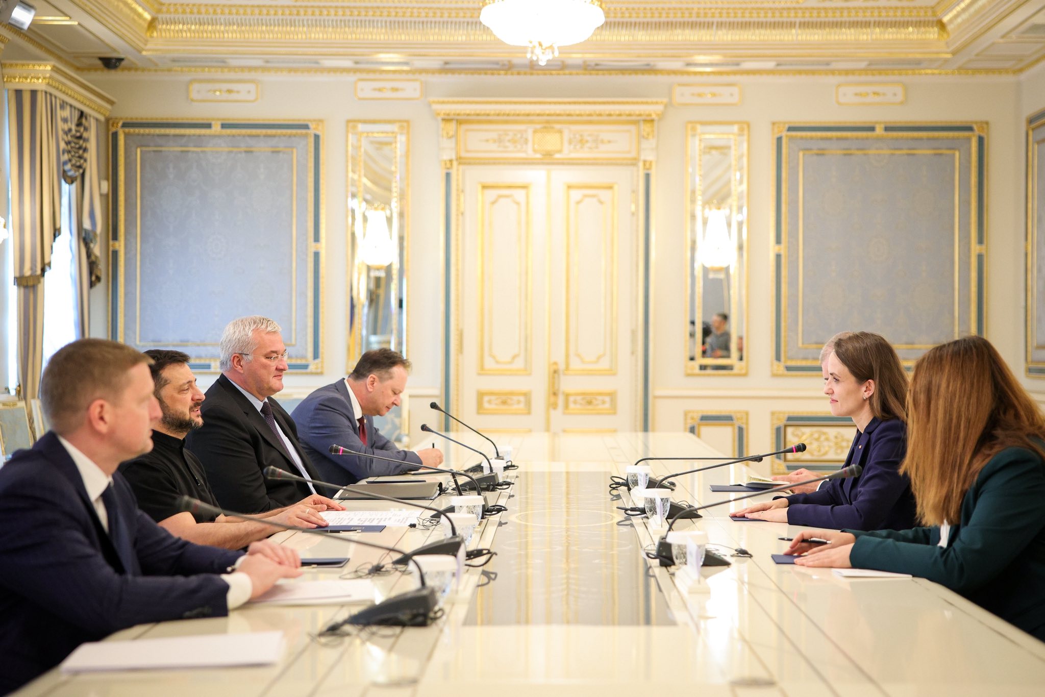 Oana Țoiu și Volodimir Zelenski: Parteneriat strategic Româno-Ucrainean