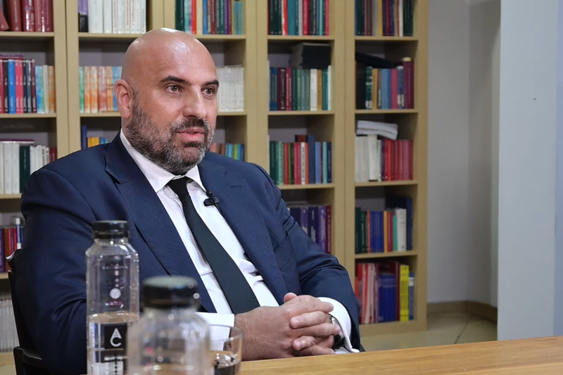 Cele mai noi nume vehiculate pentru șefia SRI și SIE. Cine este avocatul Gabriel Zbârcea, luat în calcul de Nicușor Dan