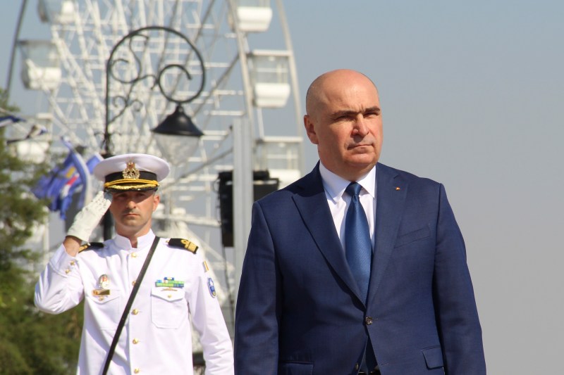 VIDEO Huiduieli și fluierături înainte de discursul lui Bolojan de Ziua Marinei / Ce a spus premierul despre „această perioadă dificilă”