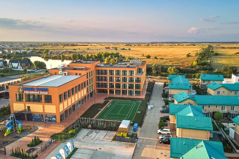 Educația ca infrastructură: Școala internațională care imprimă direcția și ritmul unei comunități moderne – Modelul Cosmopolis și Mark Twain International School