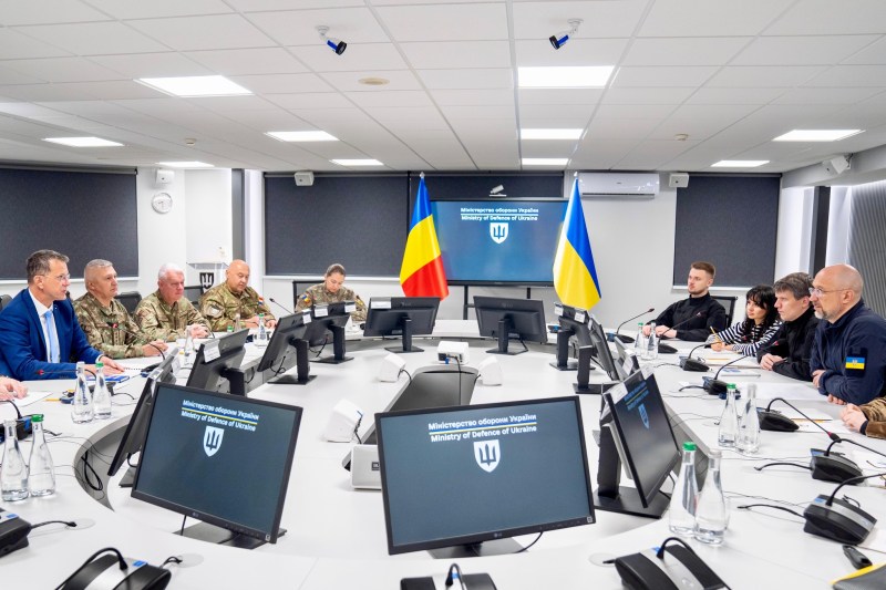 De ce sunt secretizate ajutoarele militare acordate de România Ucrainei. „Eu personal aş transparentiza și mâine”, spune ministrul Apărării