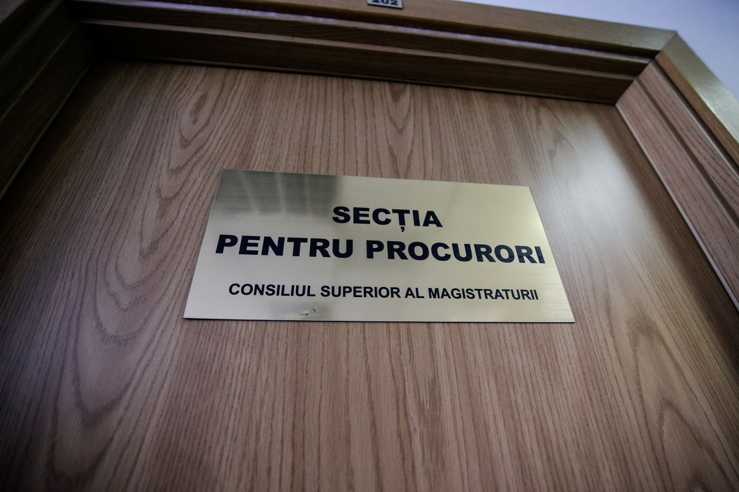 Anchetarea infracțiunilor de corupție comise de magistrați să revină la DNA. Propuneri majore ale procurorilor din CSM pe modificarea legilor justiției