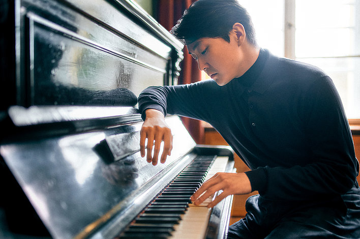Pianistul Seong-Jin Cho debutează în România la Festivalul Enescu, alături de Orchestra dell’Accademia Nazionale di Santa Cecilia din Roma 