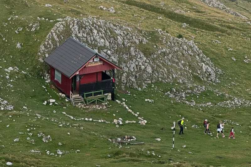 „Dacă nu reușim să-l facem până la sfârșitul lui octombrie, zăpada îl dărâmă cu siguranță”. Apel pentru salvarea unui obiectiv de pe traseele montane 