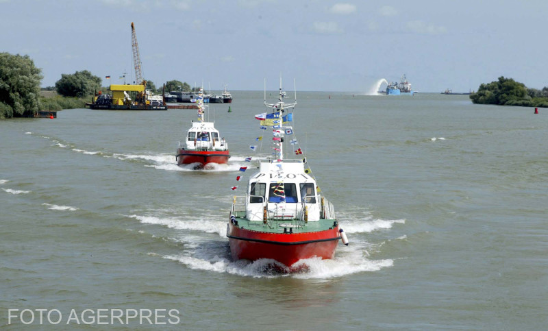 Canalul Bâstroe, redeschis pentru traficul naval „doar pe lumină de zi” după explozia care a forțat devierea transporturilor pe canalul românesc Sulina