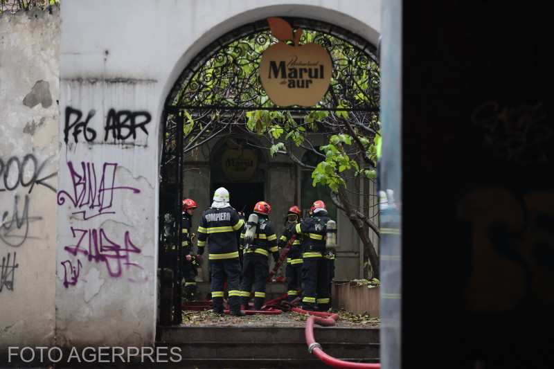 Clădirea care arde în centrul Capitalei este fostul restaurant Mărul de Aur, cândva superba casă a Principesei Elisabeta. Imagini de epocă din interiorul monumentului de pe Calea Victoriei
