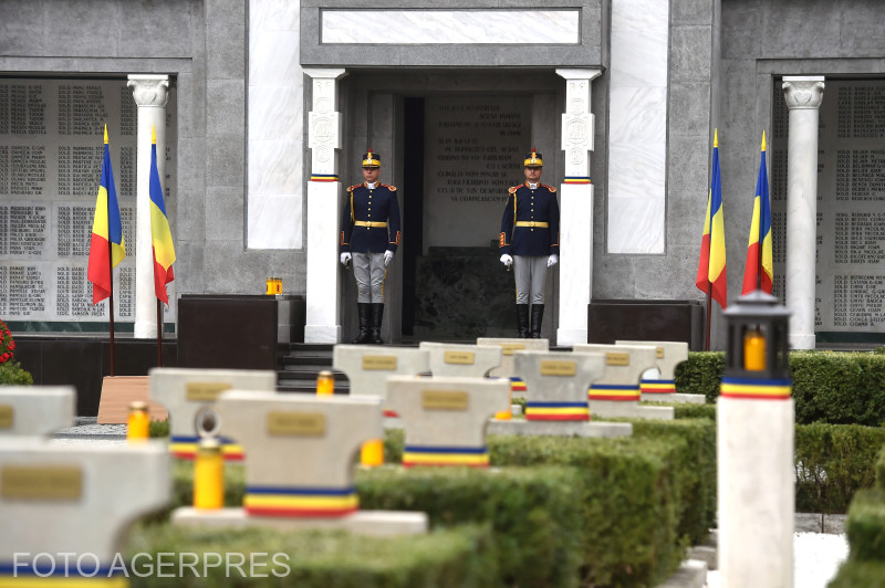 Pază militară permanentă la mormântul lui Ion Iliescu