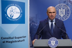 Ilie Bolojan și Consiliul Superior al Magistraturii. Colaj: Ion Mateș / Hotnews. Foto: Inquam Photos