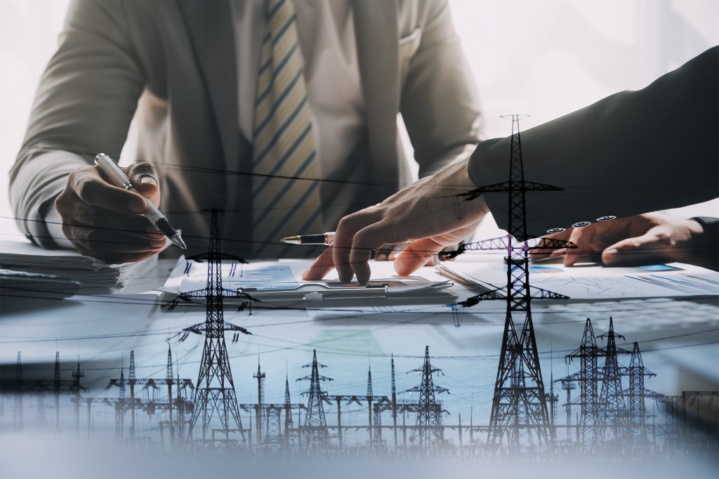 Costuri energie pentru firme. Colaj: Ion Mateș / Hotnews. Foto: Dreamstime, Shutterstock