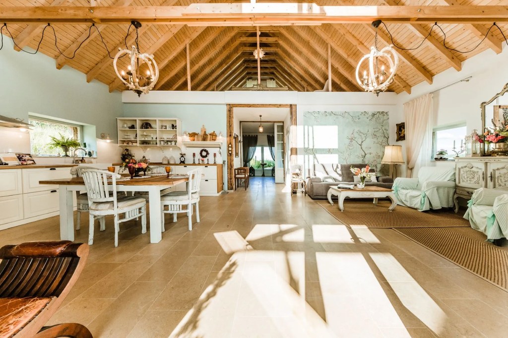 Proprietatea din Mănăstireni. Foto: Romania Sotheby's International Realty