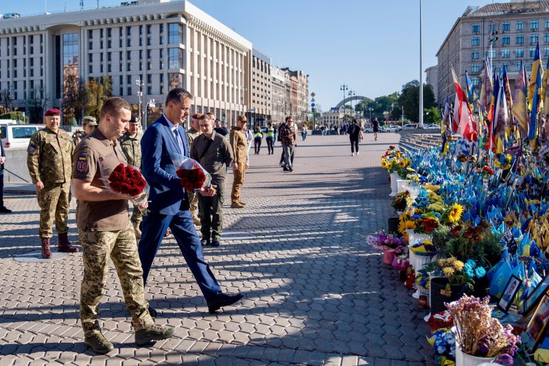 Ministrul român al Apărării a mers la Kiev. „Nu vom ceda în fața propagandei și presiunilor venite dinspre partidele aliniate Moscovei”