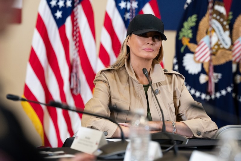 Trump-Putin în Alaska. Momentul de surpriză al președintelui Rusiei: ce era în scrisoarea pe care Melania Trump i-a scris-o lui Putin și l-a rugat pe soțul său să i-o înmâneze oaspetelui