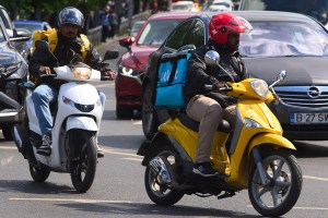Livratori străini în București. Foto: Lucian Alecu / Shutterstock / Profimedia