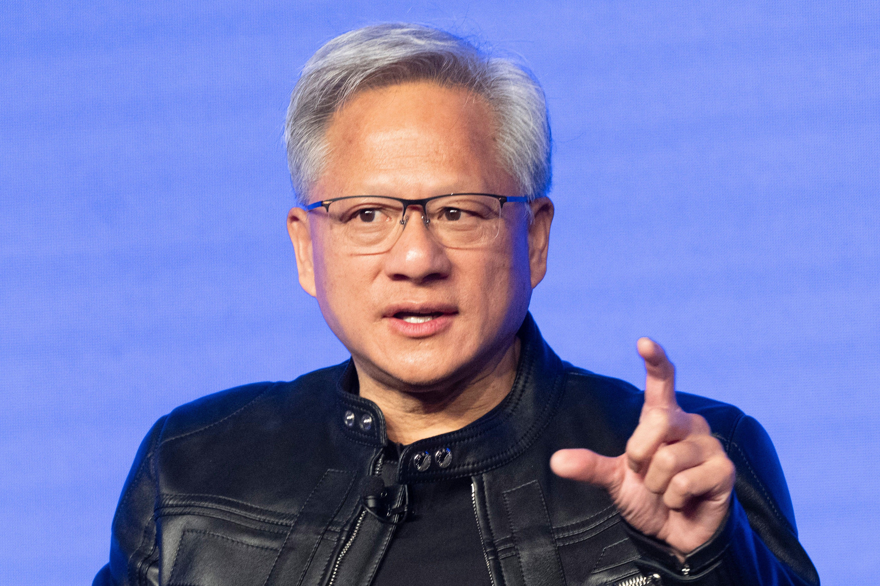 Jensen Huang, șeful Nvidia, a prins ultimul loc în avionul lui Trump spre China
