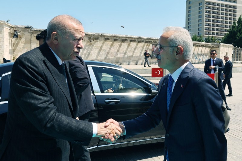 VIDEO Ministrul transporturilor din Turcia își cere „scuze națiunii” după ce s-a filmat conducând cu 225 de kilometri la oră pe austostradă / Ce se auzea pe fundal