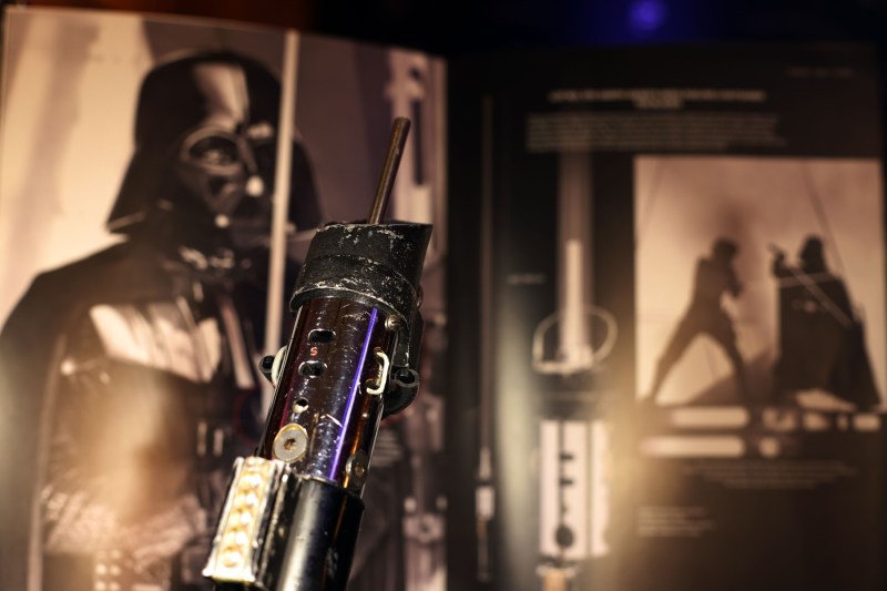 3 milioane de dolari, suma așteptată să fie oferită pentru celebra sabie laser a lui Darth Vader
