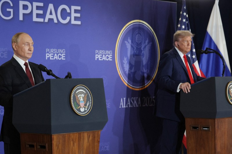 Trump-Putin în Alaska. Șeful de la Kremlin a fost înfruntat de un ziarist rus din delegația oficială de presă venită de la Moscova: ”Micul succes al lui Putin este marele eșec al umanității. Să-și dea ordinul Stalin!”