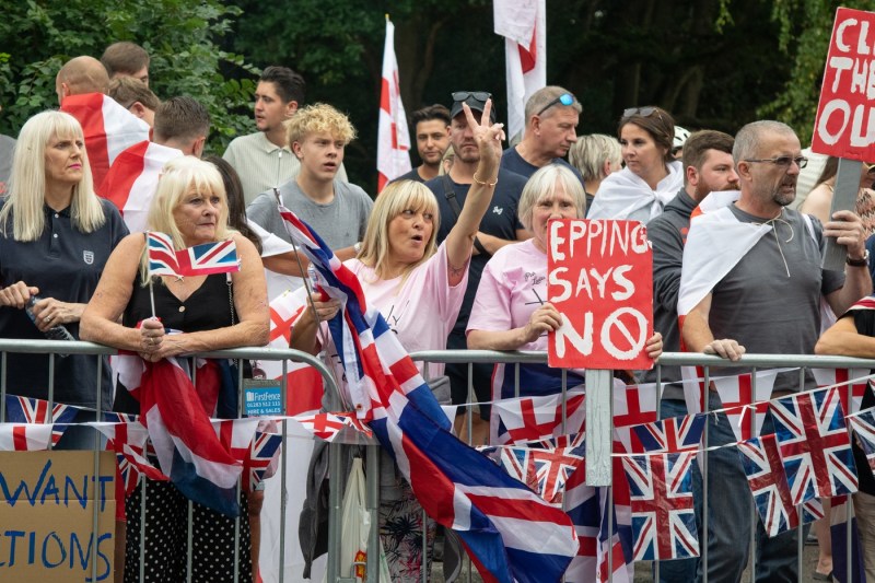 Continuă protestele împotriva migranților în Marea Britanie / Guvernul laburist a prezentat planul de reformă pentru sistemul de azil