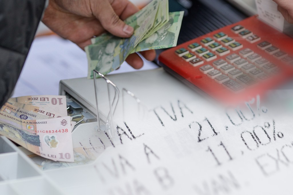 Majorarea TVA. Colaj: Ion Mateș / Hotnews. Foto: Inquam Photos / Octav Ganea