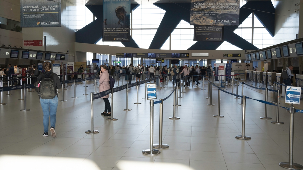 Controlul de securitate în Aeroportul „Henri Coandă". Foto: Tourialay Akbari / Shutterstock.com