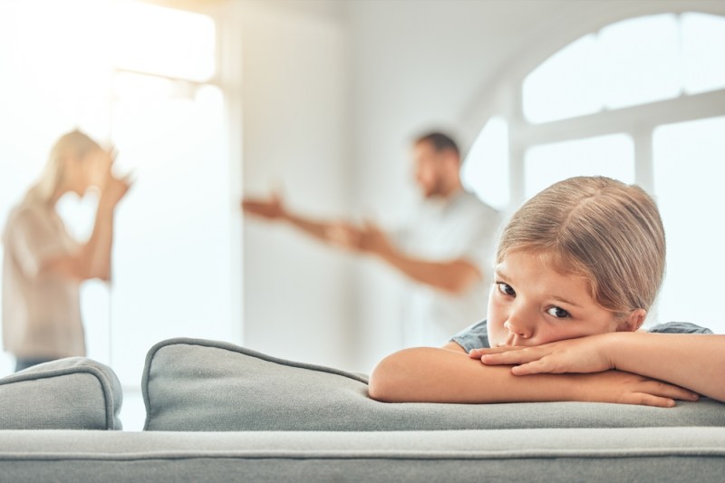 Testările genetice care stabilesc paternitatea se pot face acasă sau la medic. Ce condiții trebuie îndeplinite pentru a fi recunoscute de instanțe