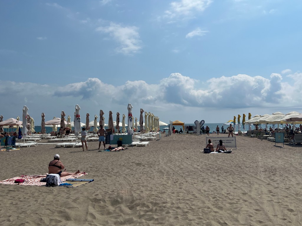 Clipe dramatice pe litoral. Doi turiști, soț și soție, la un pas să se înece. Salvamarii din Eforie au intervenit