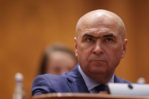 Ilie Bolojan, la sedința Parlamentului în care s-au supus la vot moțiunile de cenzură pentru demiterea guvernului condus de el, 7 septembrie 2025. Foto: Inquam Photos / George Călin