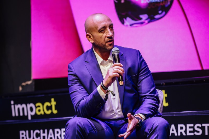 VIDEOREPORTAJ – AI pentru oameni, nu doar pentru tehnologie: Metaminds deschide discuția la Impact Bucharest