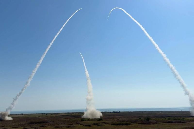 FOTO Armata Română a testat sistemele HIMARS într-un exercițiu cu trageri reale la malul mării