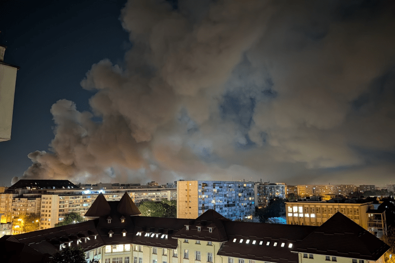 Incendiu de amploare în Sectorul 2 al Capitalei. FOTO: HotNews.ro