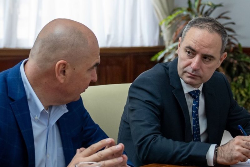 Rectificarea bugetară întârzie. Premierul Ilie Bolojan anunțase că proiectul va fi publicat cel târziu vineri dimineața, dar ministrul Finanțelor anunță o altă zi