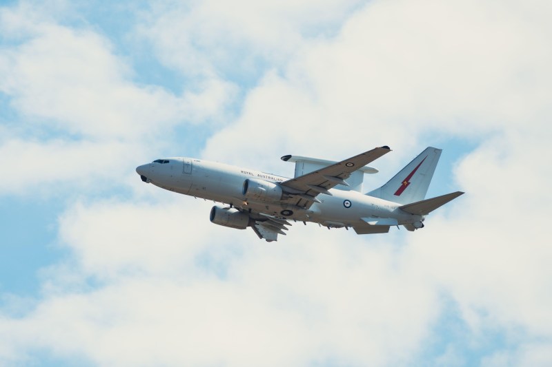 Apariție neobișnuită pe cerul Poloniei în timpul marelui atac aerian rusesc: Un avion militar special al unei țări care nu e în NATO