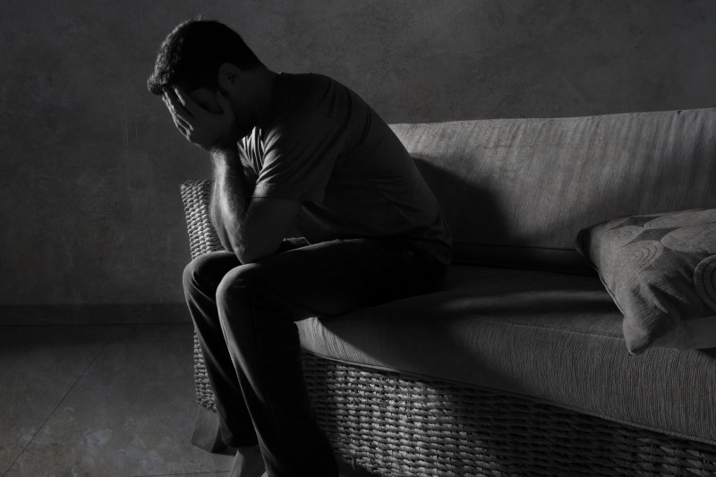 Durerea după pierderea cuiva drag schimbă modul în care creierul funcționează. 6 efecte posibile la nivel fizic