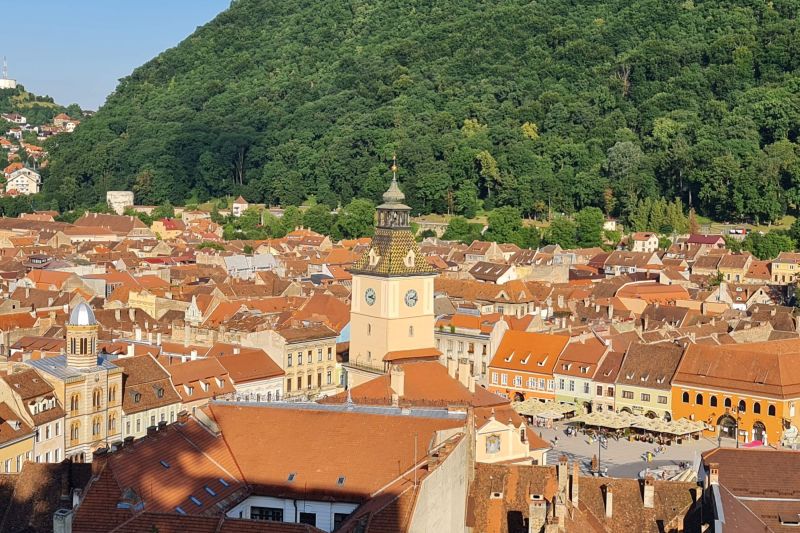 REPORTAJ În Spania se vorbește despre „cataclism urban” din cauza supraturismului. La noi, 2025 a fost cel mai slab an / Ce am găsit în Brașov și Sighișoara când am fost să vedem de ce nu vin mai mulți turiști