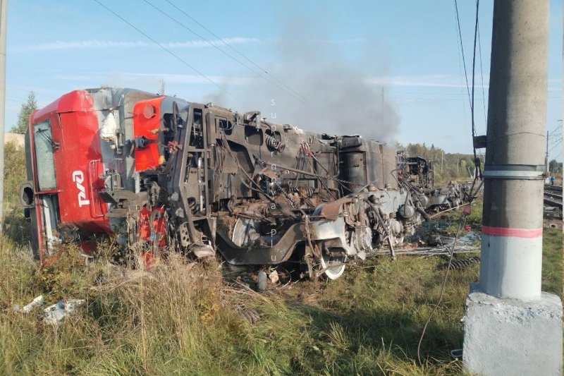 VIDEO Val de incidente pe căile ferate ruse: Două trenuri au deraiat în zone diferite din Leningrad, explozie în Oriol