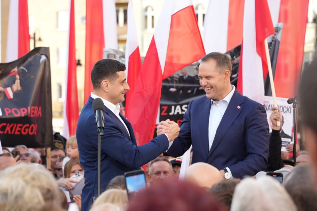 George Simion și actualul președinte polonez Karol Nawrocki, la un miting din Polonia, înainte de alegerile prezidențiale poloneze. Foto: X / George SImion