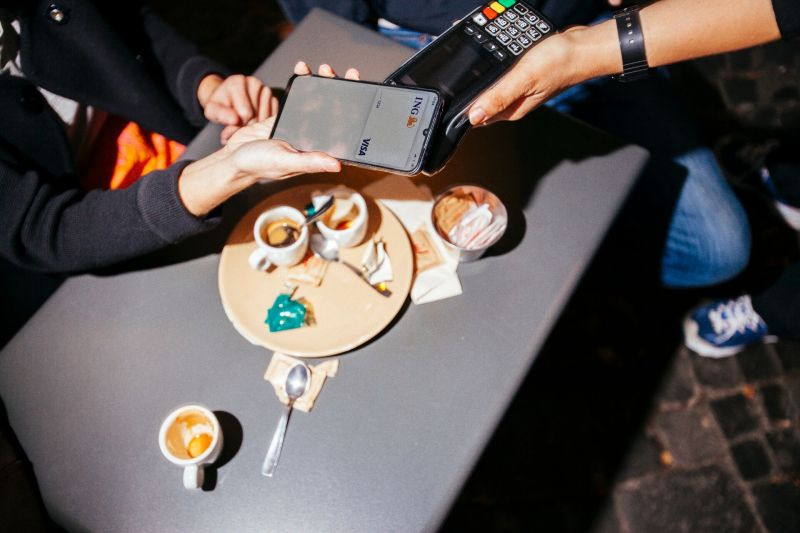 De la un click sau tap pe ecran la sisteme complexe: anatomia unei plăți digitale