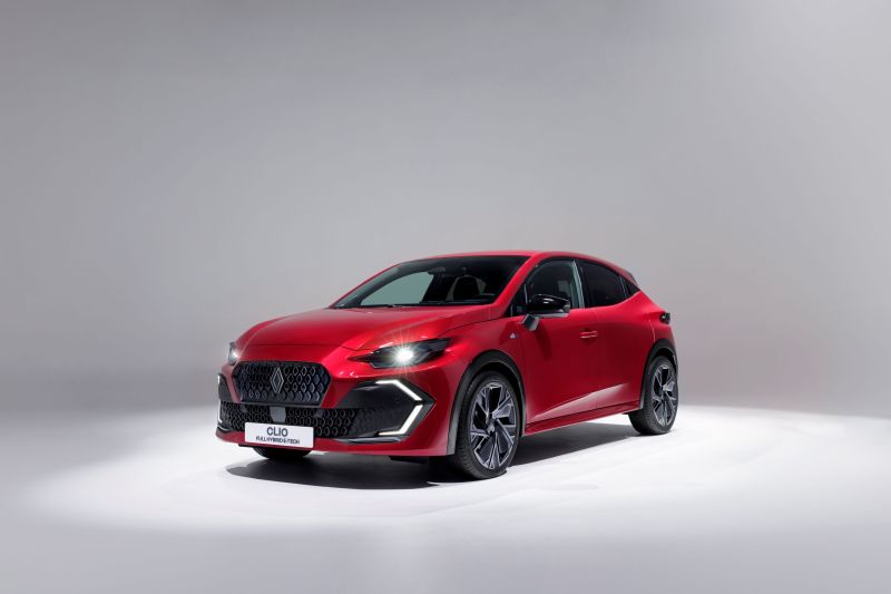 FOTO Una dintre cele mai vândute mașini din România a ajuns la a șasea generație. Cum arată noul Renault Clio