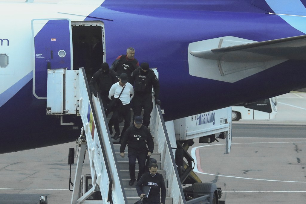 Repatrierea fugarului Vladimir (Vlad) Plahotniuc din Grecia pe aeroportul internațional Chișinău, Moldova, 25 septembrie 2024. Inquam Photos / Miruna Turbatu
