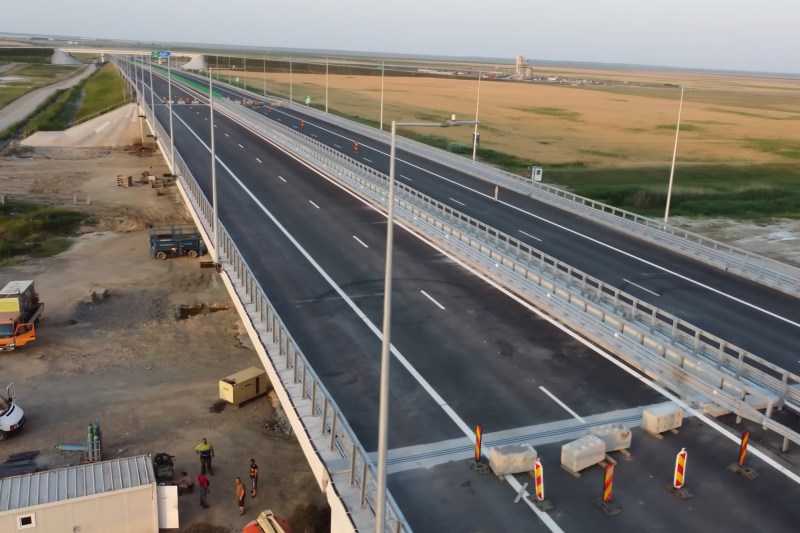 O autostradă din România „e gata 99,99%”, dar stă „muzeu” pentru că un constructor a greșit sudurile la poduri / Detalii despre firma din Bulgaria care, pentru prima dată, vine cu explicații