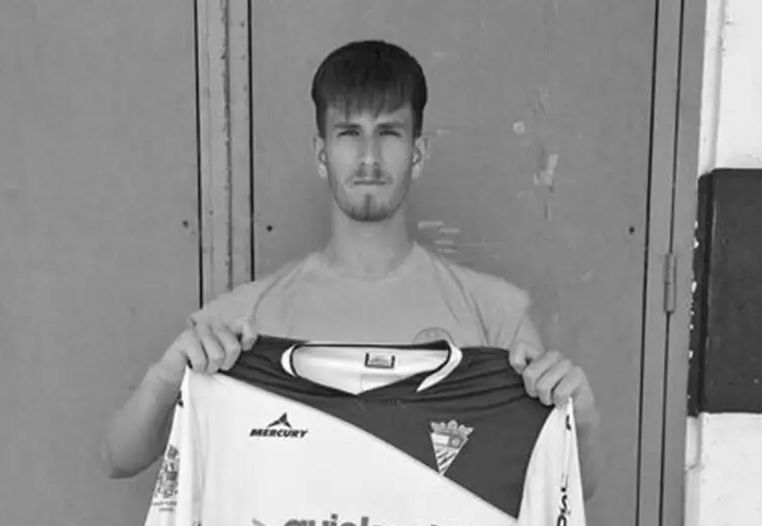 Un portar de 19 ani a murit în timpul unui meci din Spania, după ce a fost lovit la cap