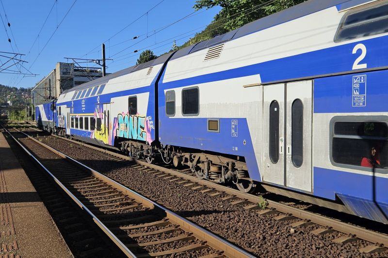 Trenurile suspendate vor reveni în circulație, după ce companiile feroviare au ajuns la un acord pentru „stingerea” datoriilor restante