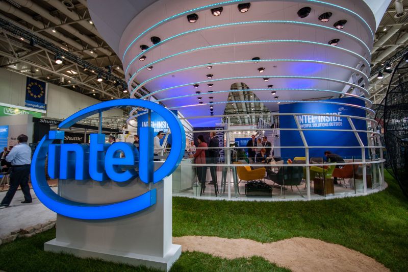 Intel a discutat cu una dintre cele mai faimoase companii tech, pentru a obține o investiție care să-i grăbească redresarea