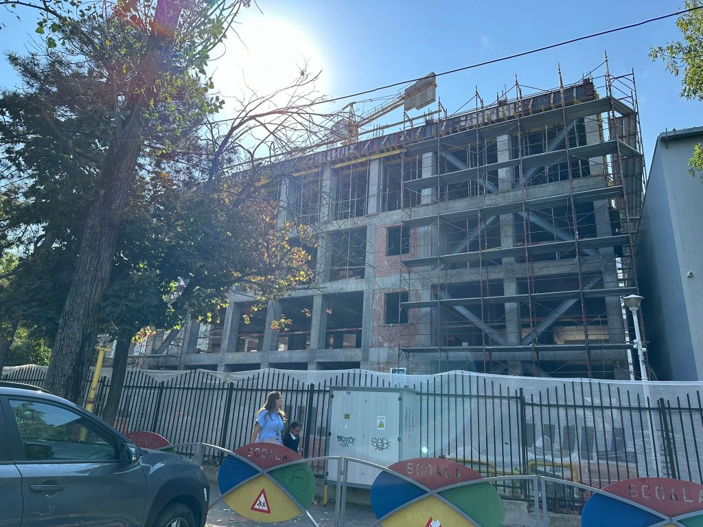 Lucrările de extindere a școlii.